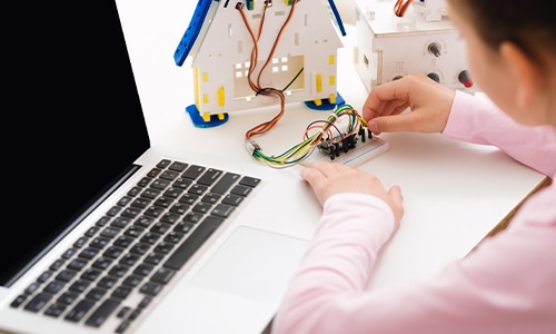 Scratchを使用したロボットプログラミングのイメージ